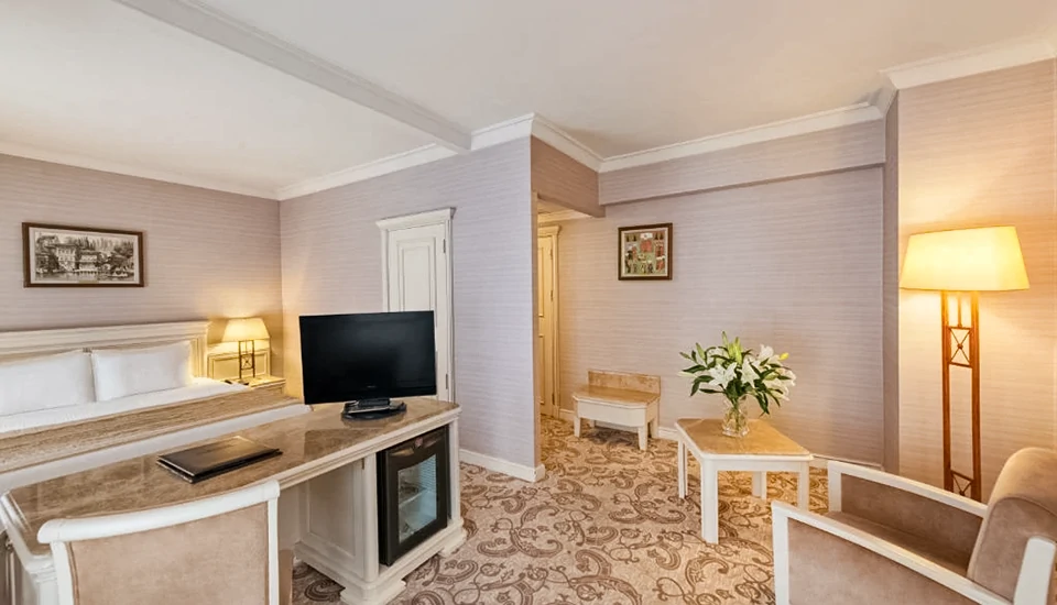 هتل الیت ورد کامفی استانبول